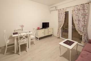 Апартаменты Apartments Raskovic Радановичи Апартаменты с видом на бассейн-65
